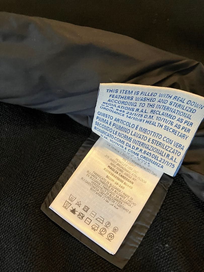 Moncler モンクレール　ダウンとコンビのパーカー　斜めジップ