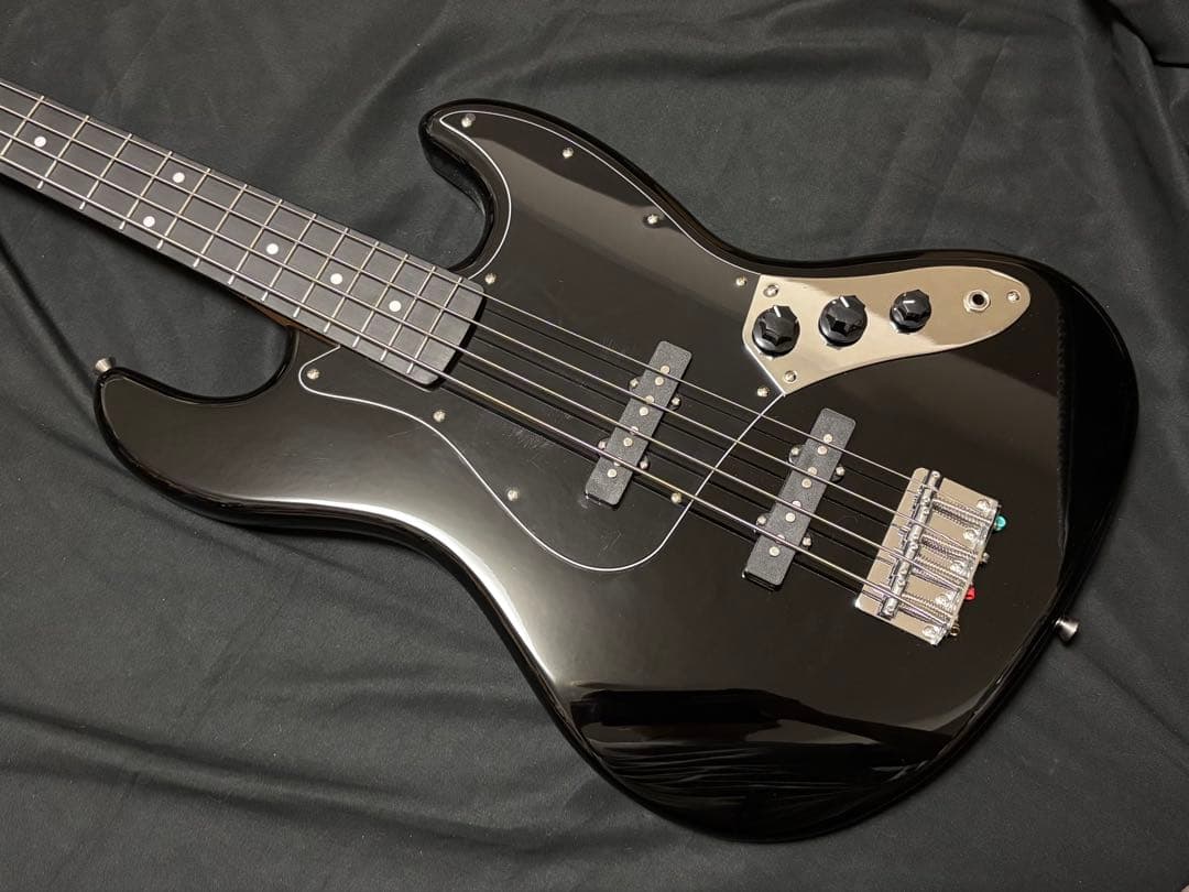 Eris. Cielito エレキベース　ニュームーンブラック