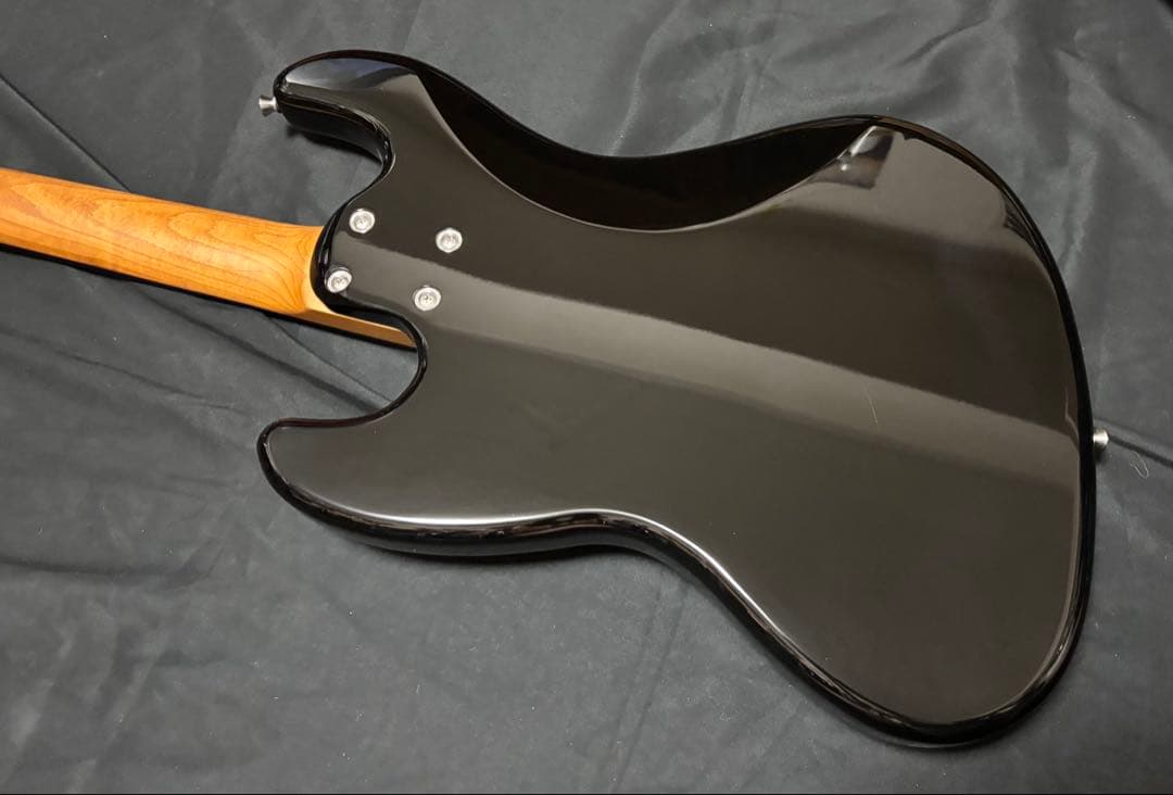 Eris. Cielito エレキベース　ニュームーンブラック