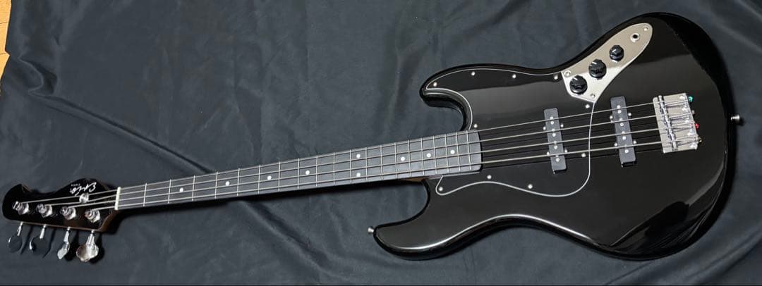 Eris. Cielito エレキベース　ニュームーンブラック