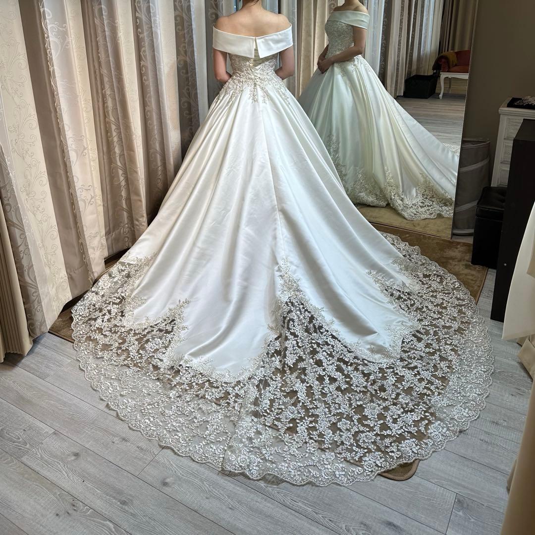 【美品】YNSwedding プリンセスライン　ウェディングドレスロイヤルサテン