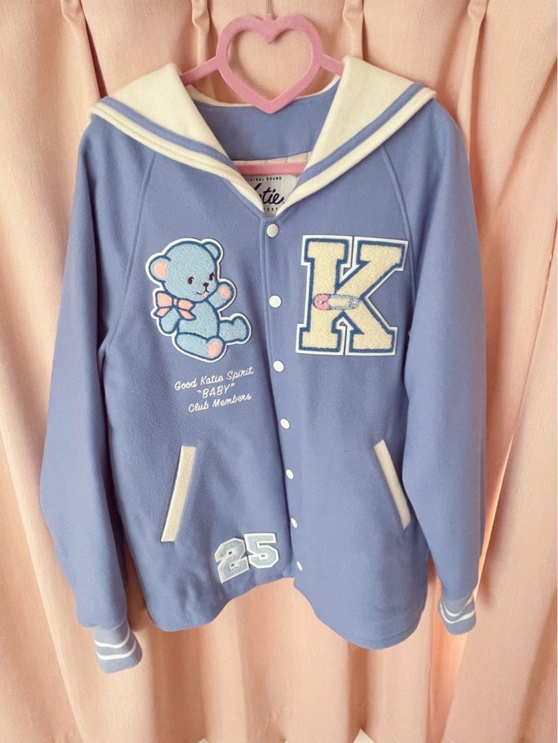 ジャケット・アウター Katie 25TH BABY BEAR stadium jumper