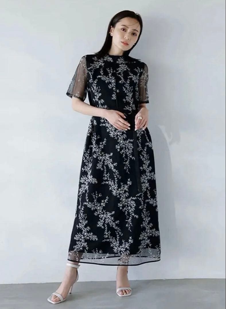 【超美品】anuans フラワーエンブロイダリーワンピース　BLACK