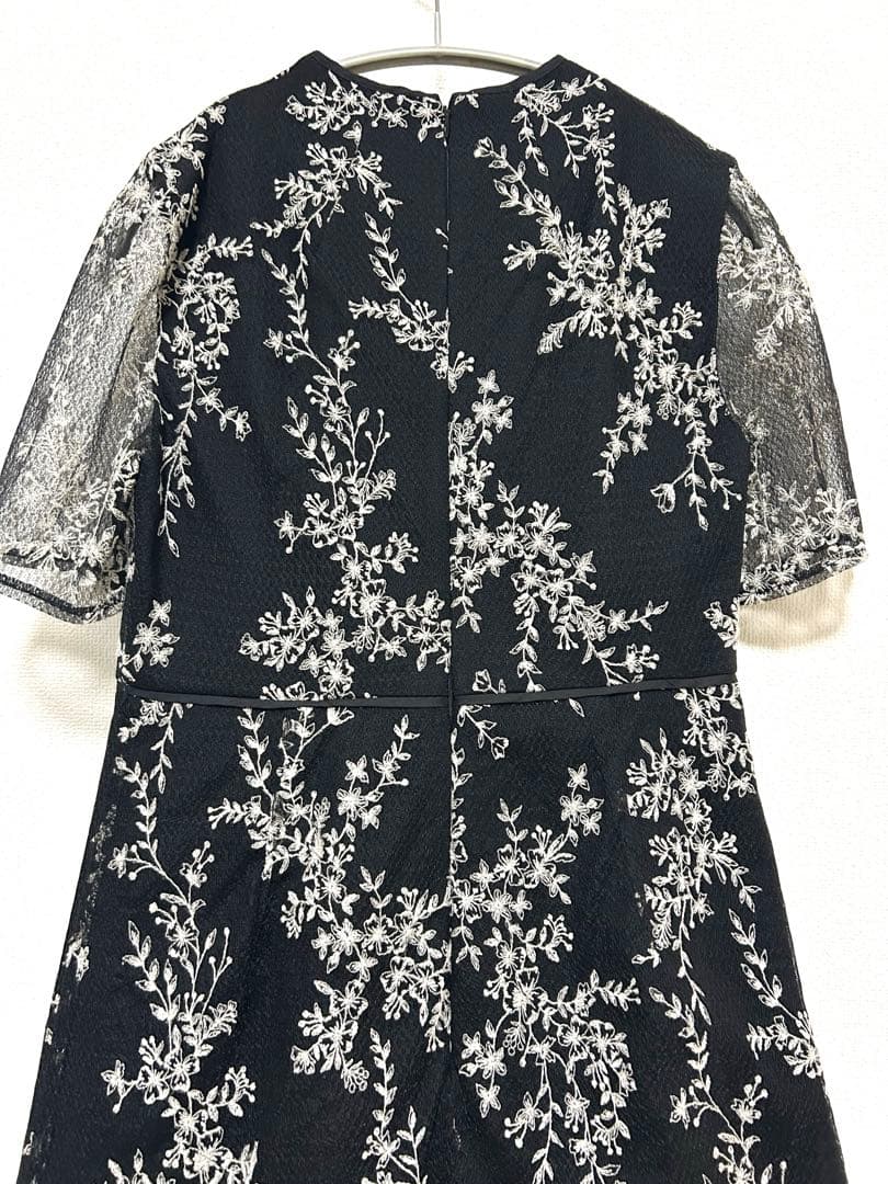 【超美品】anuans フラワーエンブロイダリーワンピース　BLACK