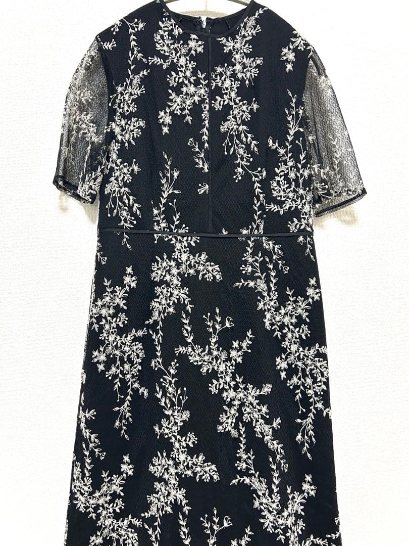 【超美品】anuans フラワーエンブロイダリーワンピース　BLACK