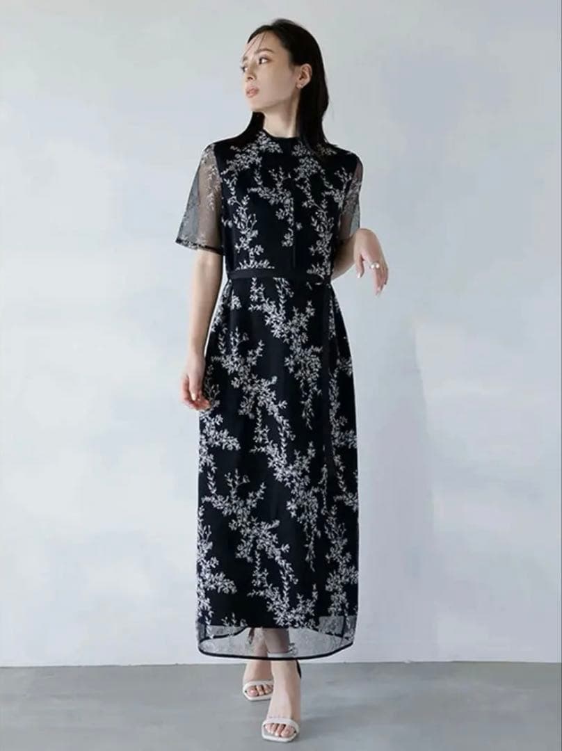 【超美品】anuans フラワーエンブロイダリーワンピース　BLACK