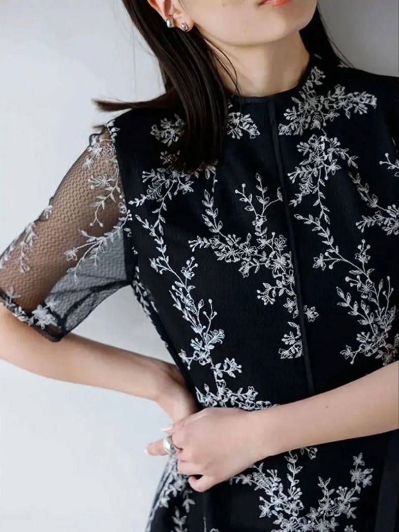 【超美品】anuans フラワーエンブロイダリーワンピース　BLACK