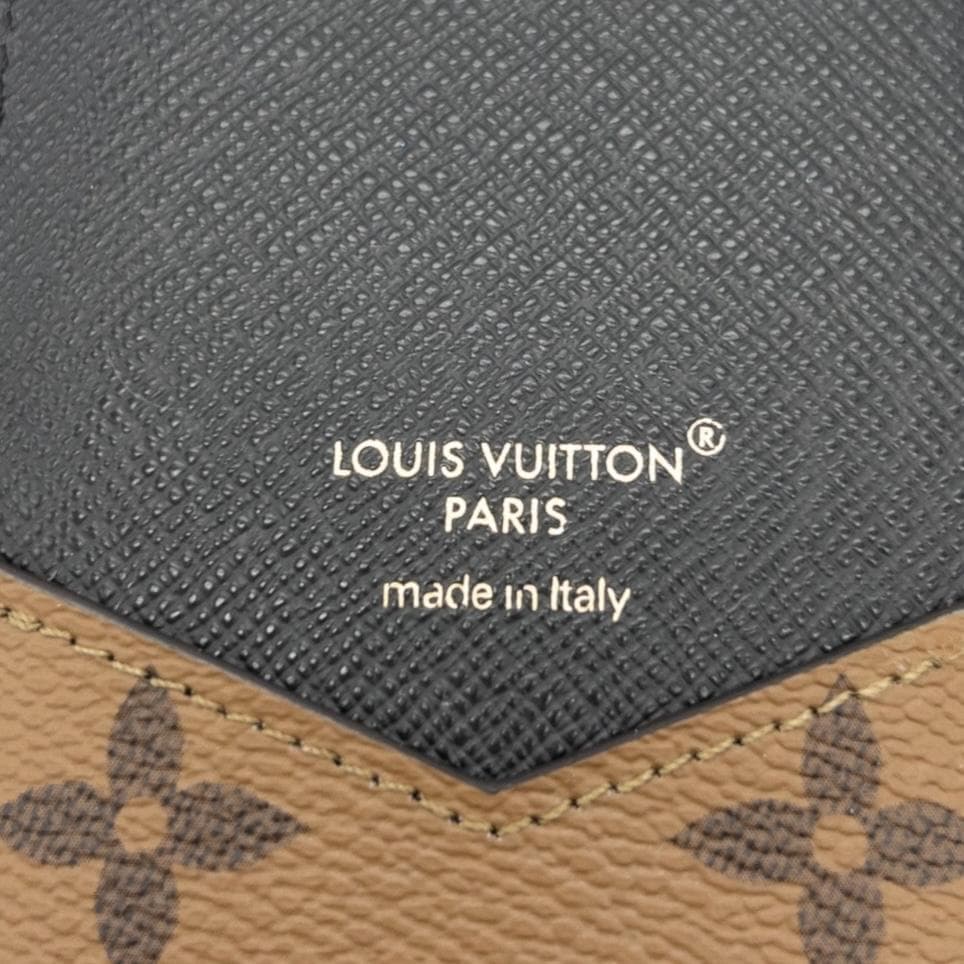 ルイヴィトン iPhone15Pro ケース リバースフォリオ