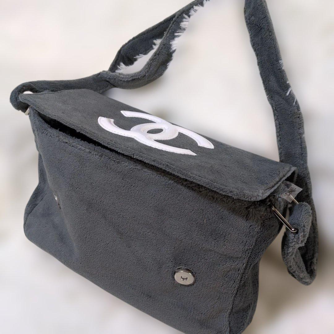 CHANEL グレー ショルダーバッグノベルティ