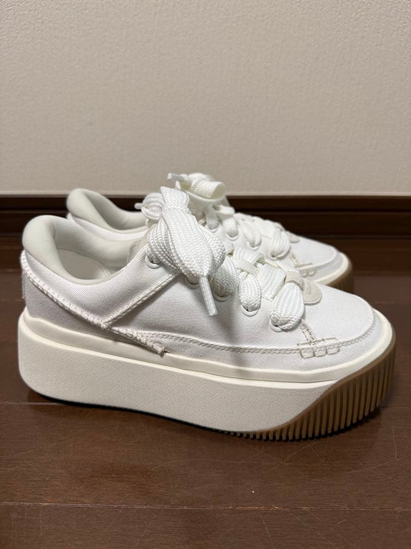 ２月１日までお取り置きsakura 　UGG スニーカー23.5cm 新品