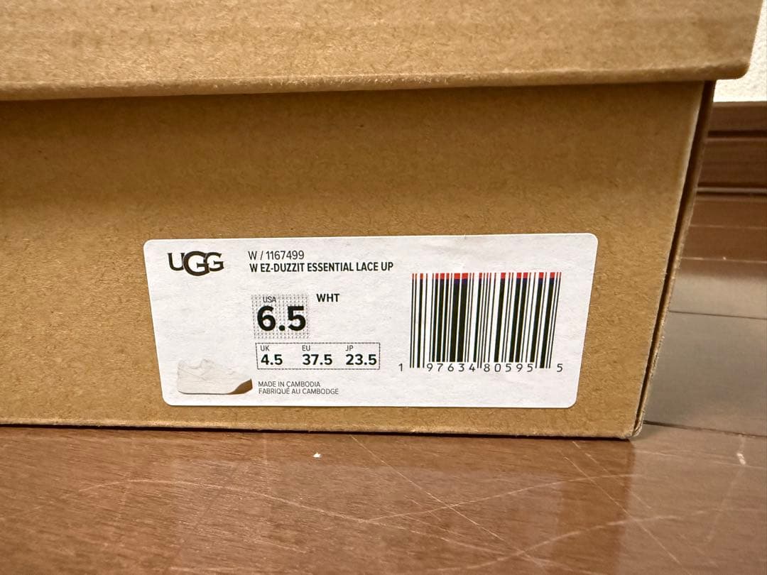 ２月１日までお取り置きsakura 　UGG スニーカー23.5cm 新品