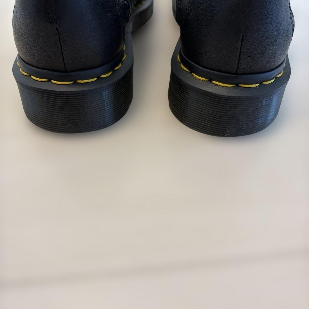 靴 Dr. Martens Adrian T Bar