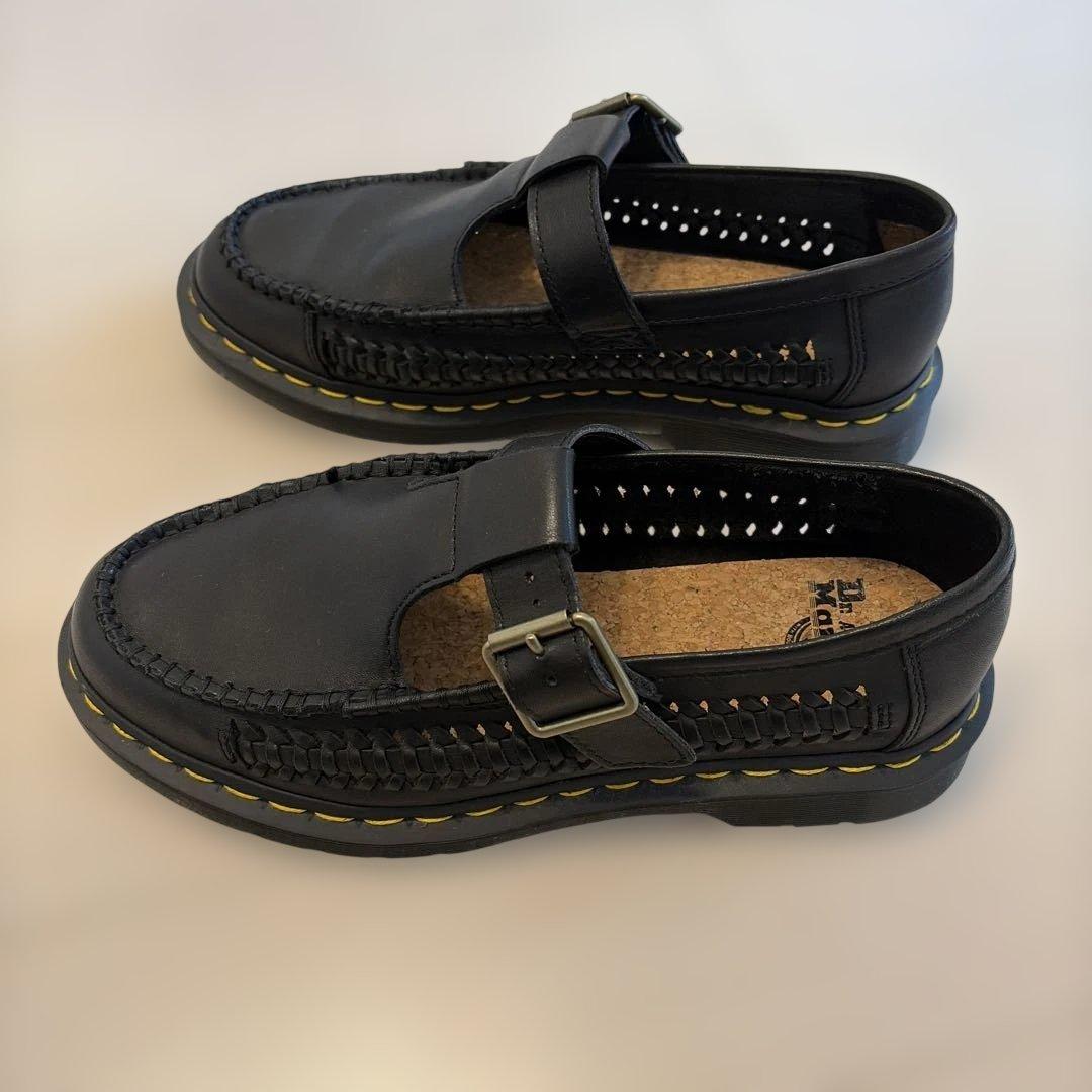 靴 Dr. Martens Adrian T Bar