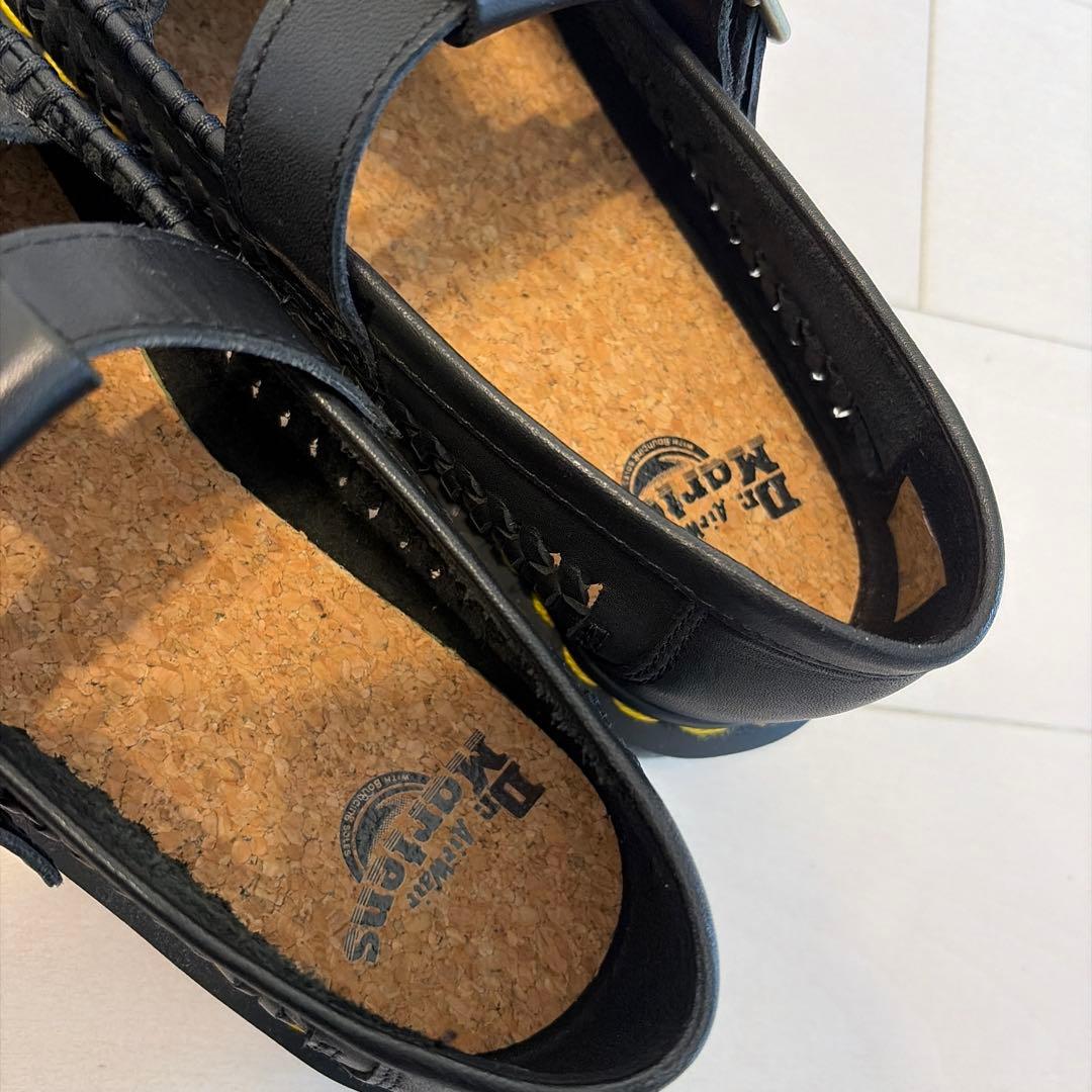 靴 Dr. Martens Adrian T Bar