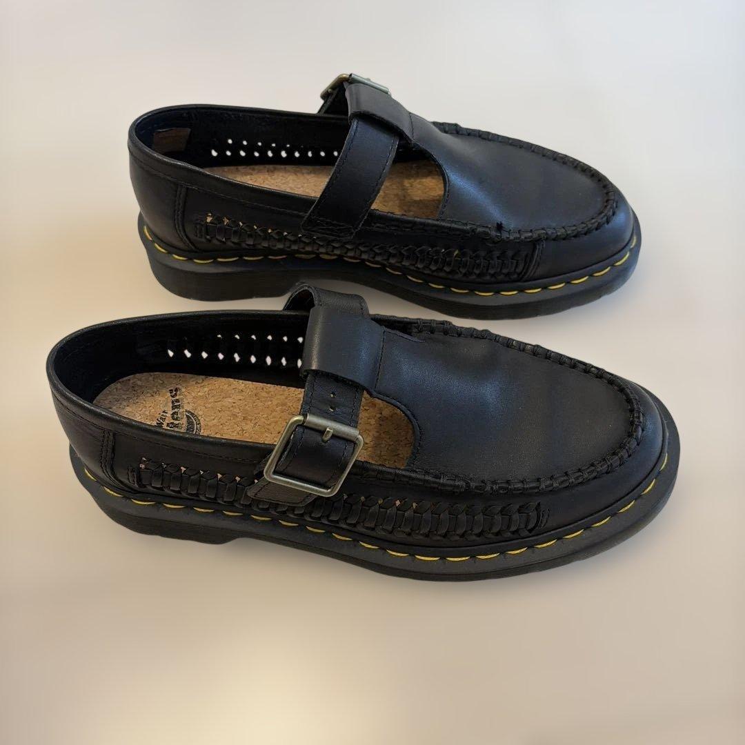 靴 Dr. Martens Adrian T Bar