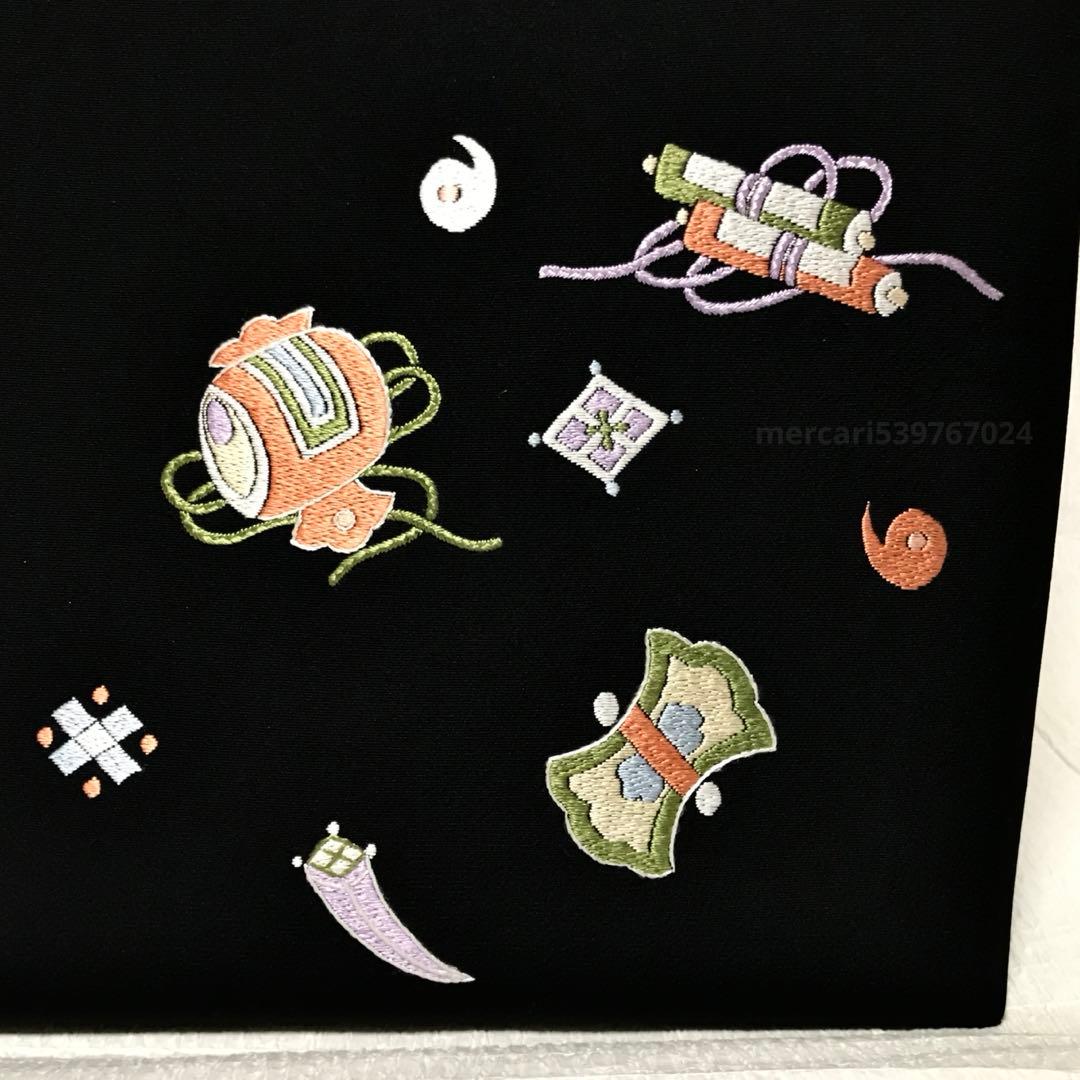 京都　伊と忠　正絹　和装　手提げバッグ（黒ちりめん　手刺繍　宝尽し）
