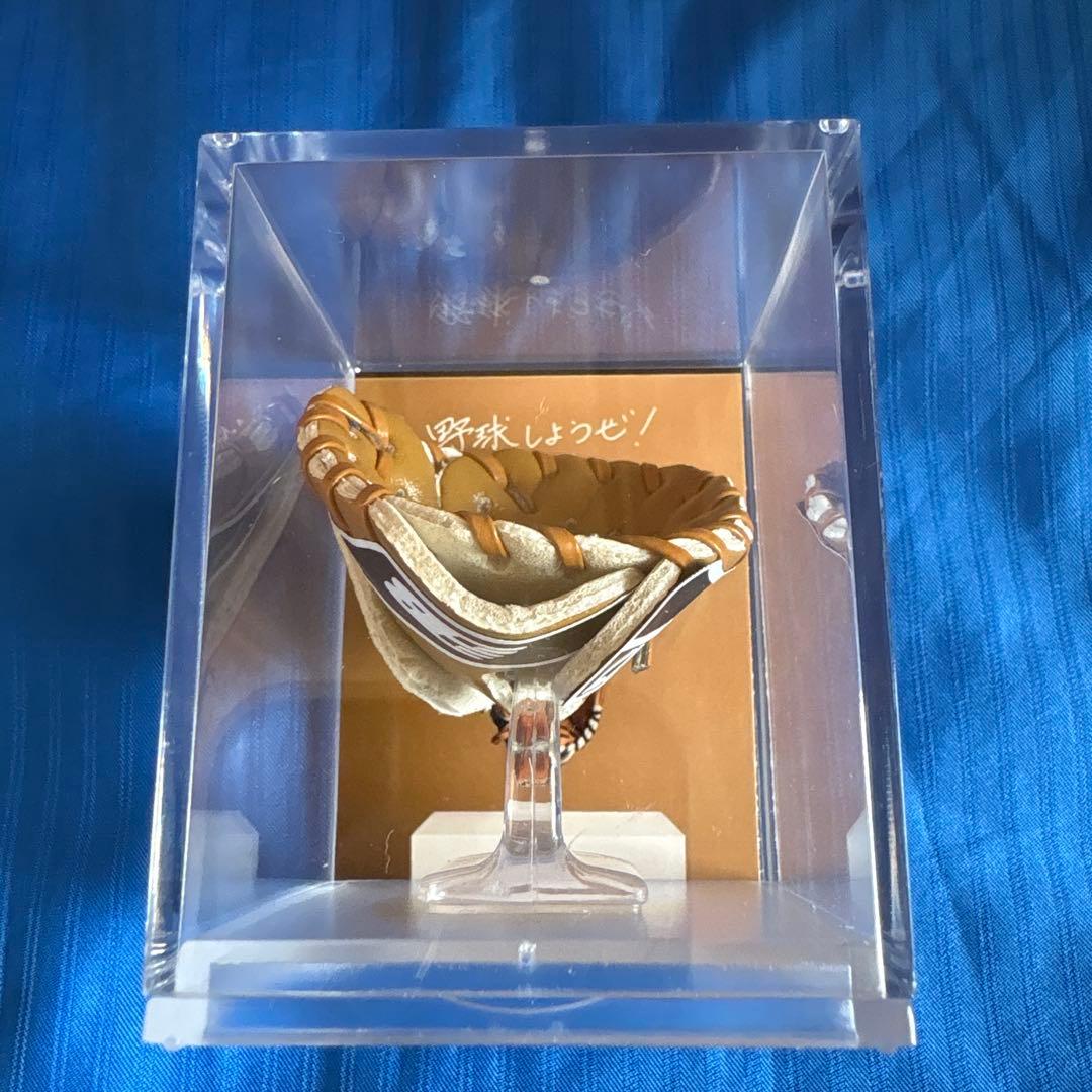 大谷翔平 ‘野球しようぜ！’ サイングローブディスプレイ