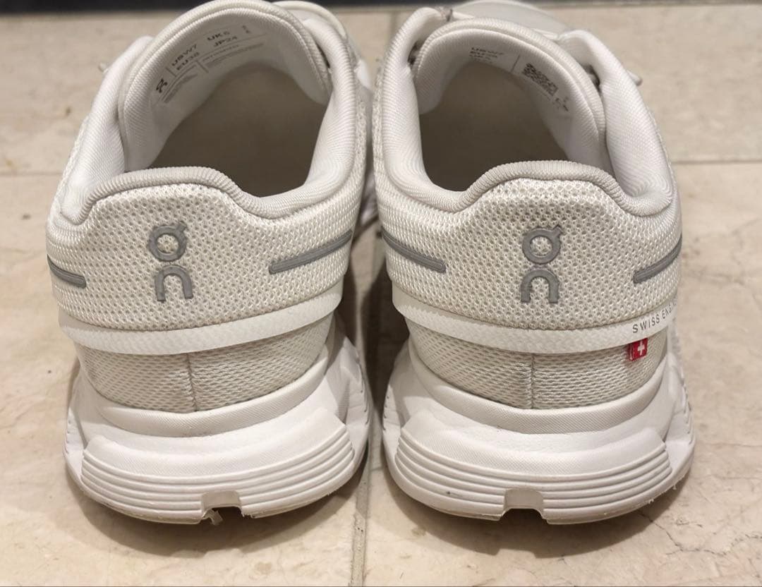 On Cloud6 スニーカー　24cm