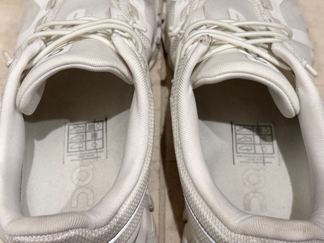On Cloud6 スニーカー　24cm
