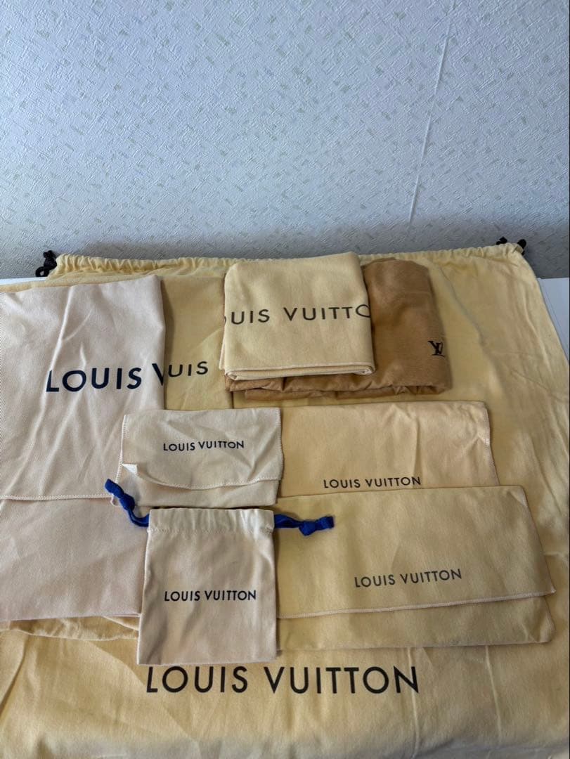 LOUIS VUITTON ロゴ入り巾着袋セット⑮
