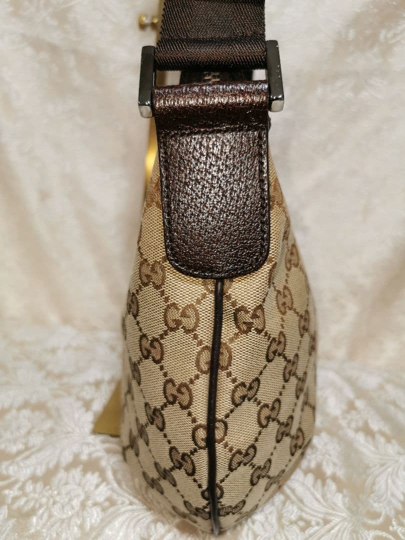 美品　GUCCI　GG　キャンバス　ショルダーバッグ　斜め掛け　カーキベージュ