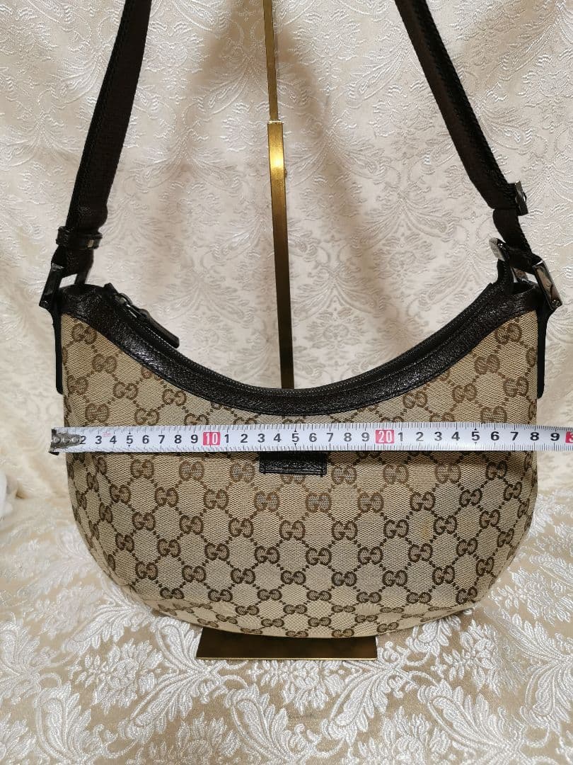美品　GUCCI　GG　キャンバス　ショルダーバッグ　斜め掛け　カーキベージュ