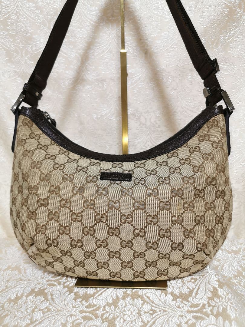 美品　GUCCI　GG　キャンバス　ショルダーバッグ　斜め掛け　カーキベージュ