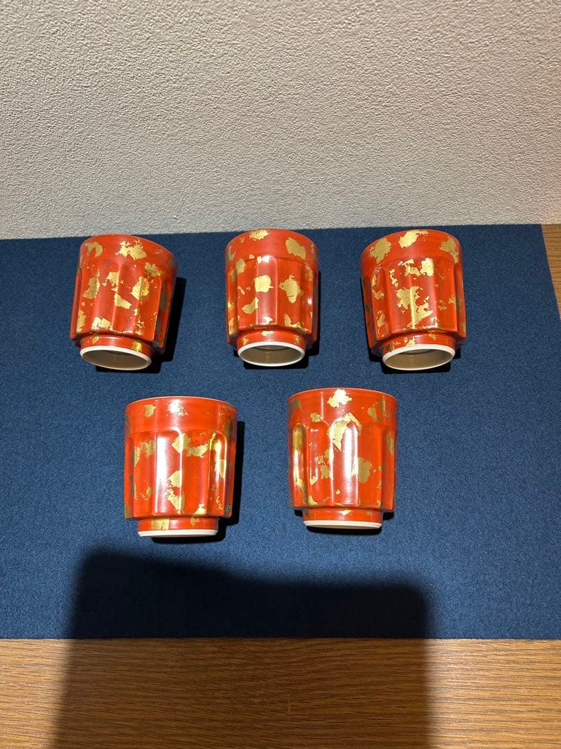 松谷窯/赤地金箔散 湯呑み五客