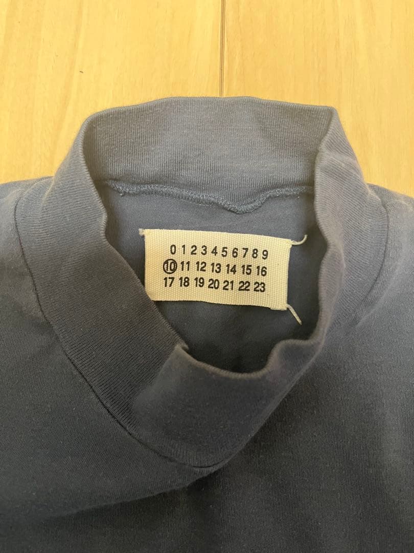 マルタンマルジェラ　ネイビー ハイネック カットソー