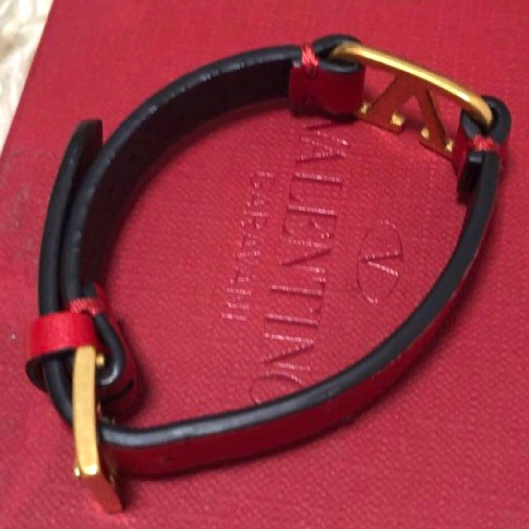 未使用級✨ヴァレンティノ　Vロゴ レザーバングル　ブレスレット レッド