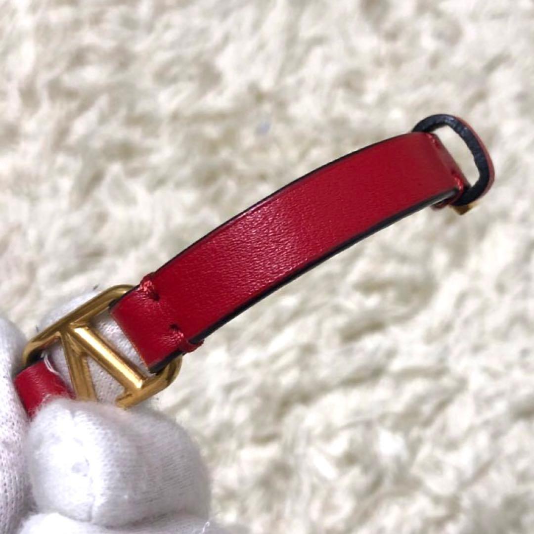 未使用級✨ヴァレンティノ　Vロゴ レザーバングル　ブレスレット レッド