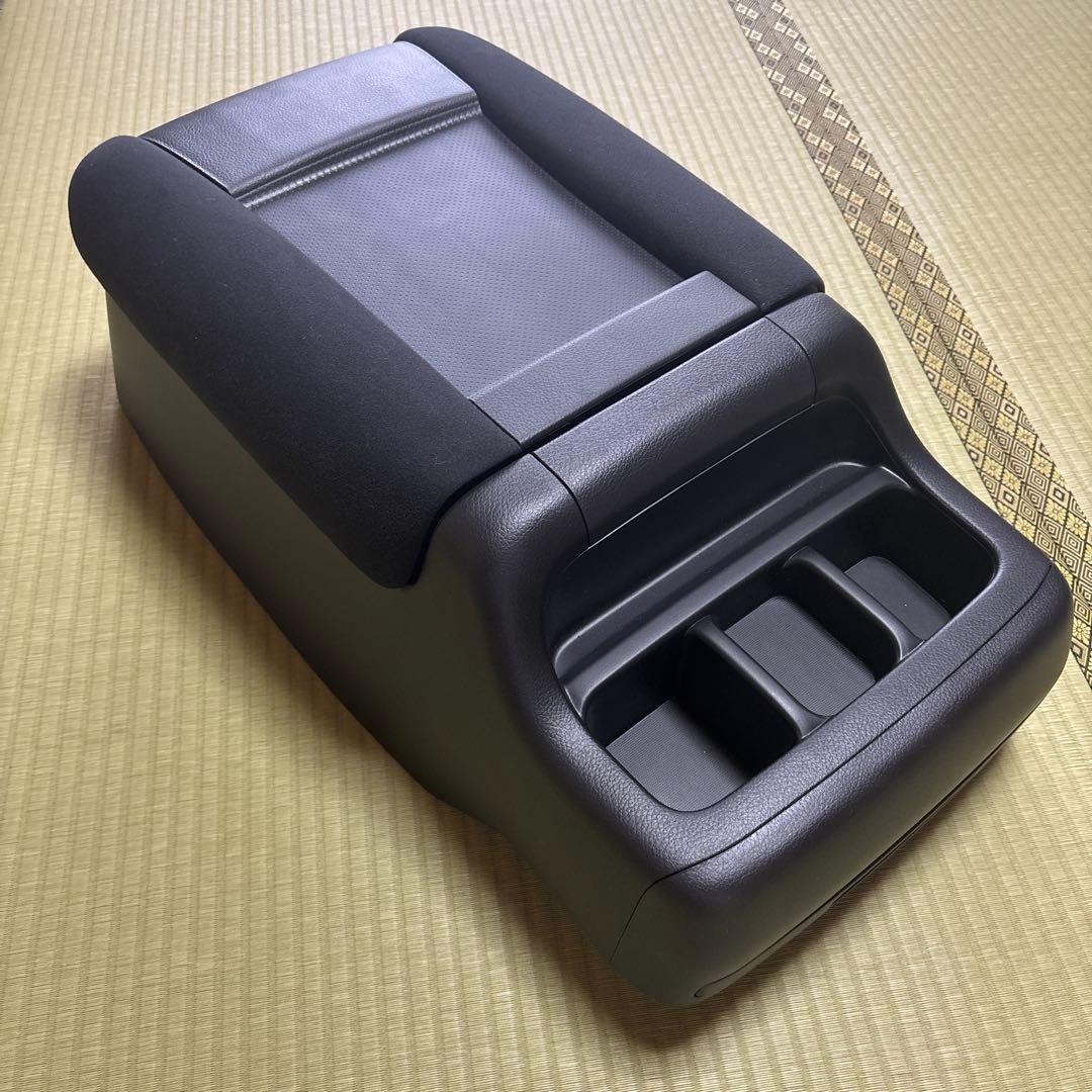 キャラバン グランドプレミアムＧＸ 純正センターコンソール　新車外し