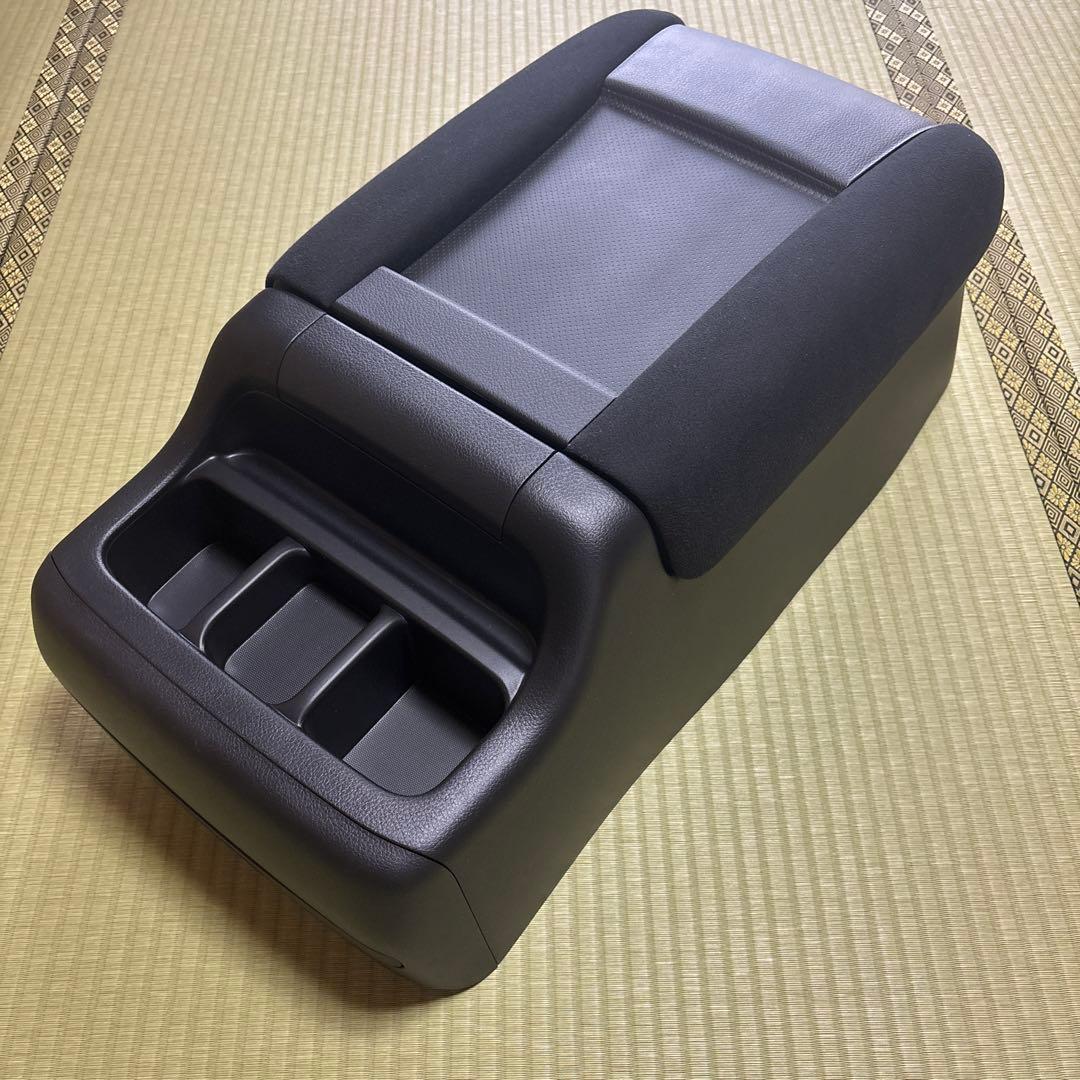 キャラバン グランドプレミアムＧＸ 純正センターコンソール　新車外し