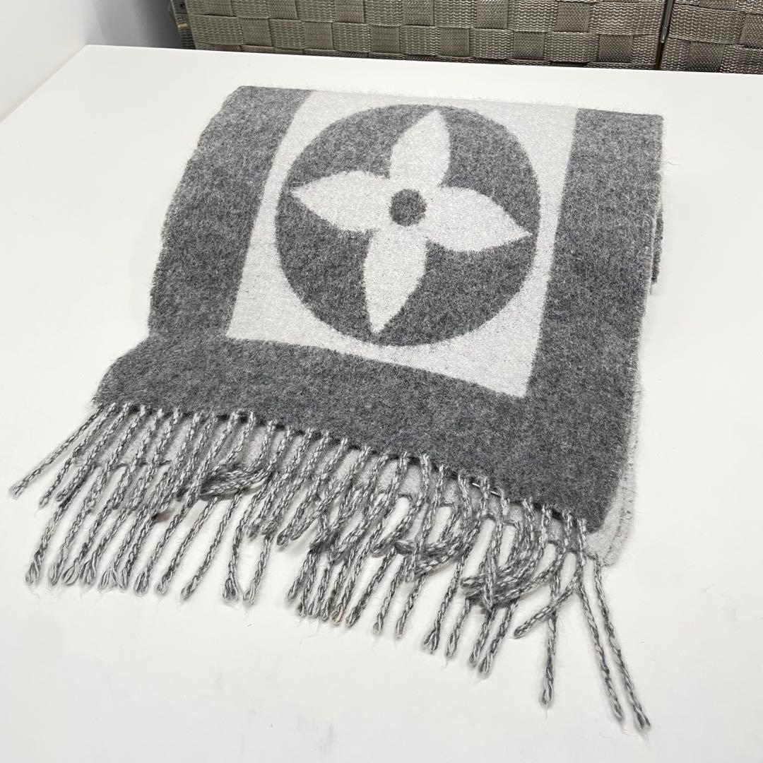 あ*ん様 LOUIS VUITTON ロゴマフラー グレー