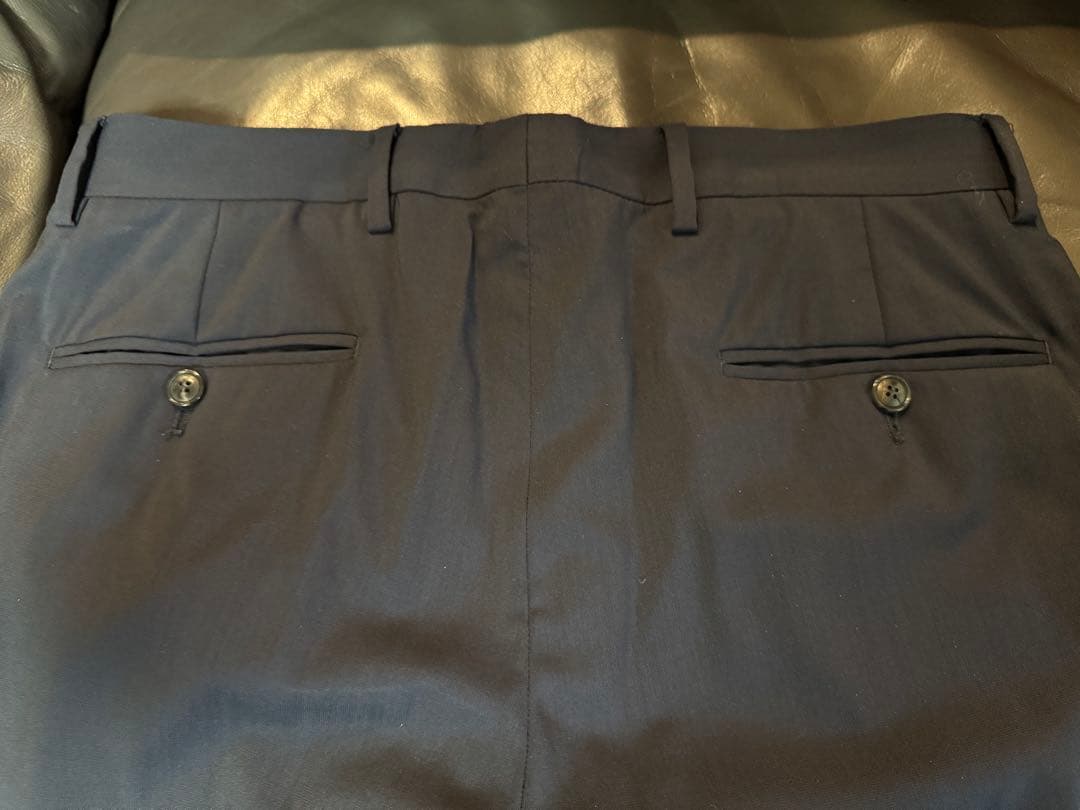 美品！ジョルジオアルマーニSOHO ライン濃紺 無地48