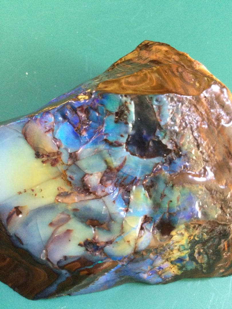 ボルダーオパール原石　　お買い得品　ボルダーオパール原石　　観賞石