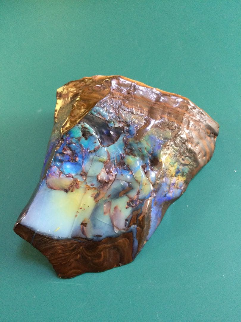 ボルダーオパール原石　　お買い得品　ボルダーオパール原石　　観賞石