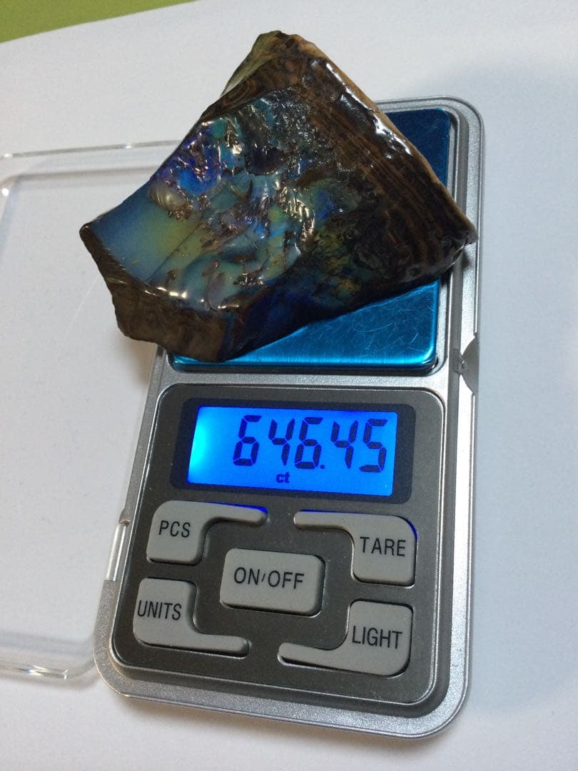 ボルダーオパール原石　　お買い得品　ボルダーオパール原石　　観賞石