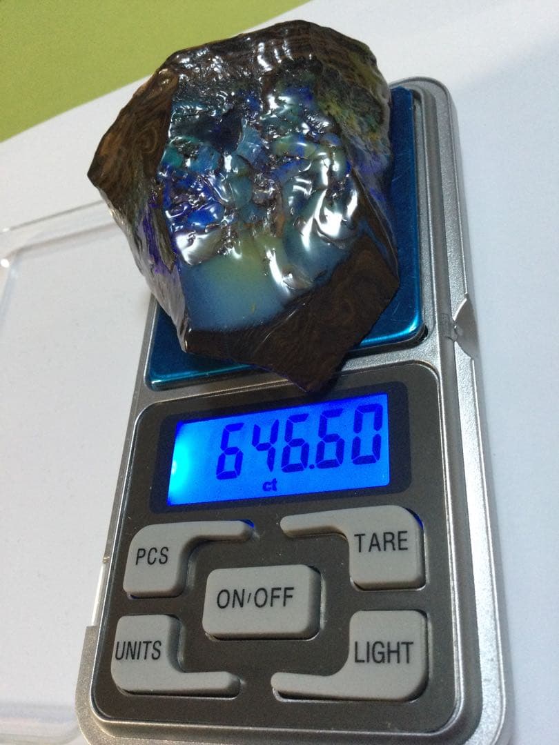 ボルダーオパール原石　　お買い得品　ボルダーオパール原石　　観賞石