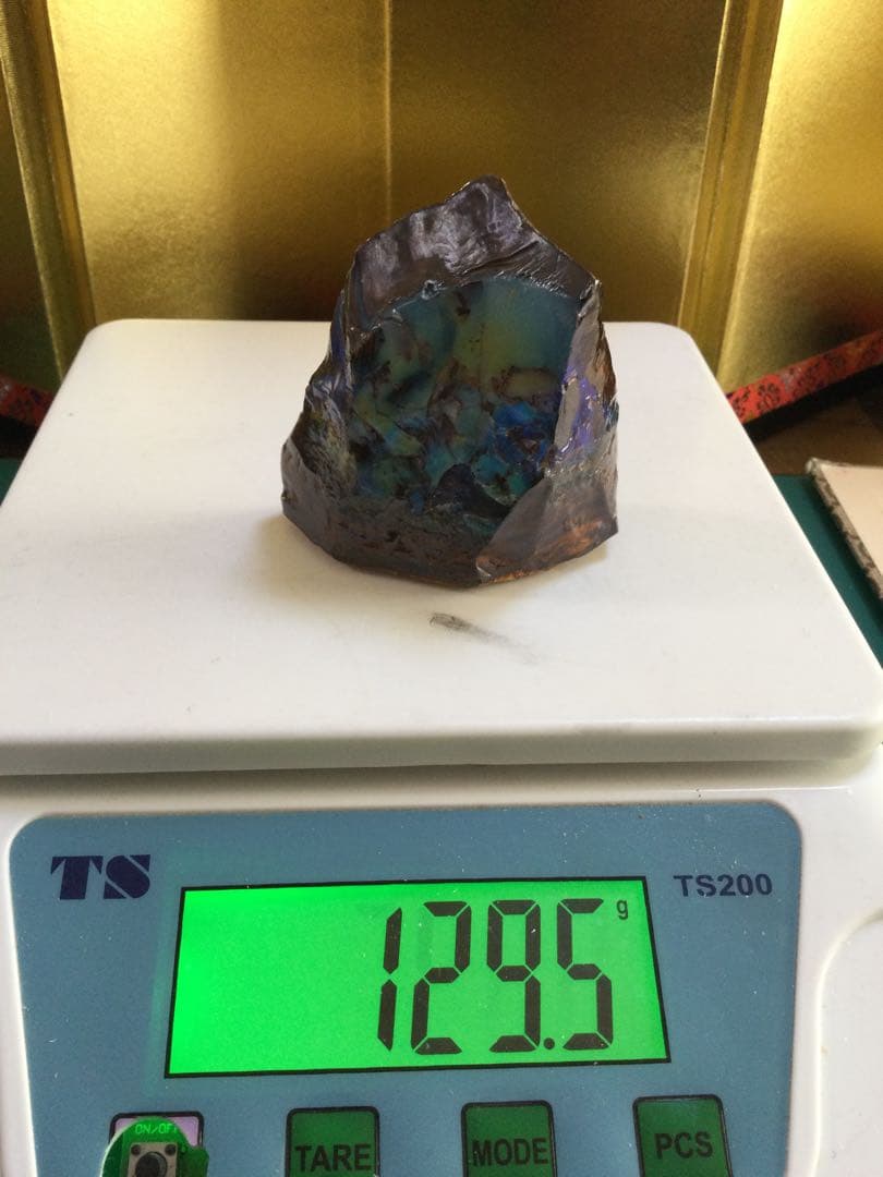 ボルダーオパール原石　　お買い得品　ボルダーオパール原石　　観賞石