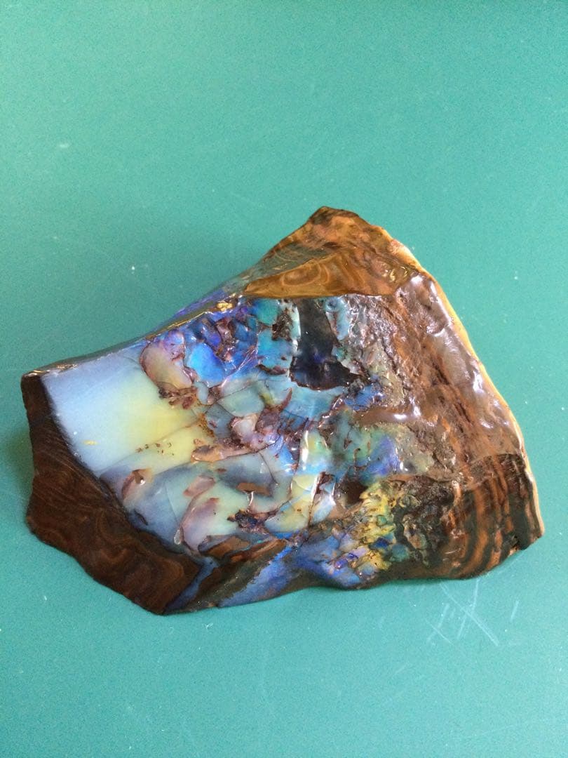 ボルダーオパール原石　　お買い得品　ボルダーオパール原石　　観賞石