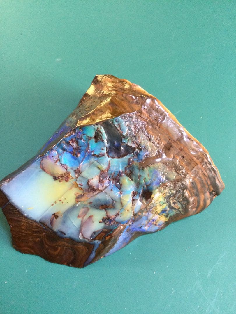 ボルダーオパール原石　　お買い得品　ボルダーオパール原石　　観賞石