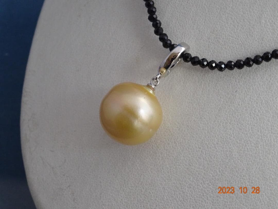 白蝶真珠（約15.2×15.1㎜）SV925ペンダント　スピネルネックレス