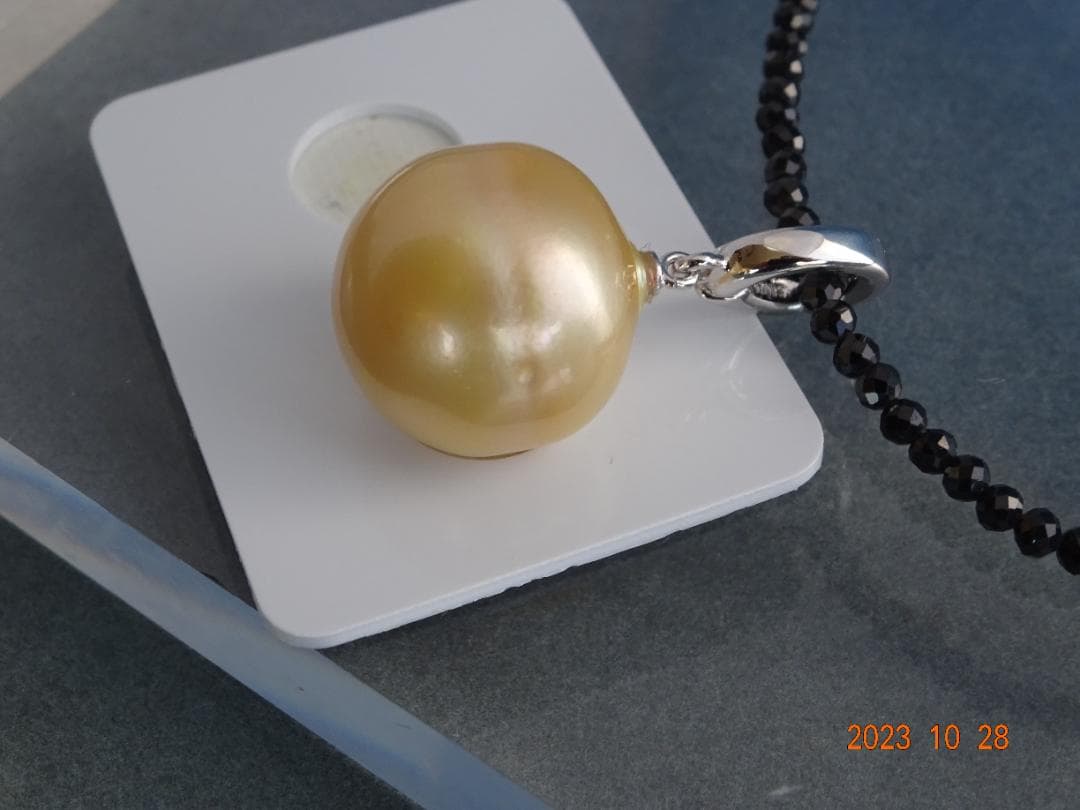 白蝶真珠（約15.2×15.1㎜）SV925ペンダント　スピネルネックレス