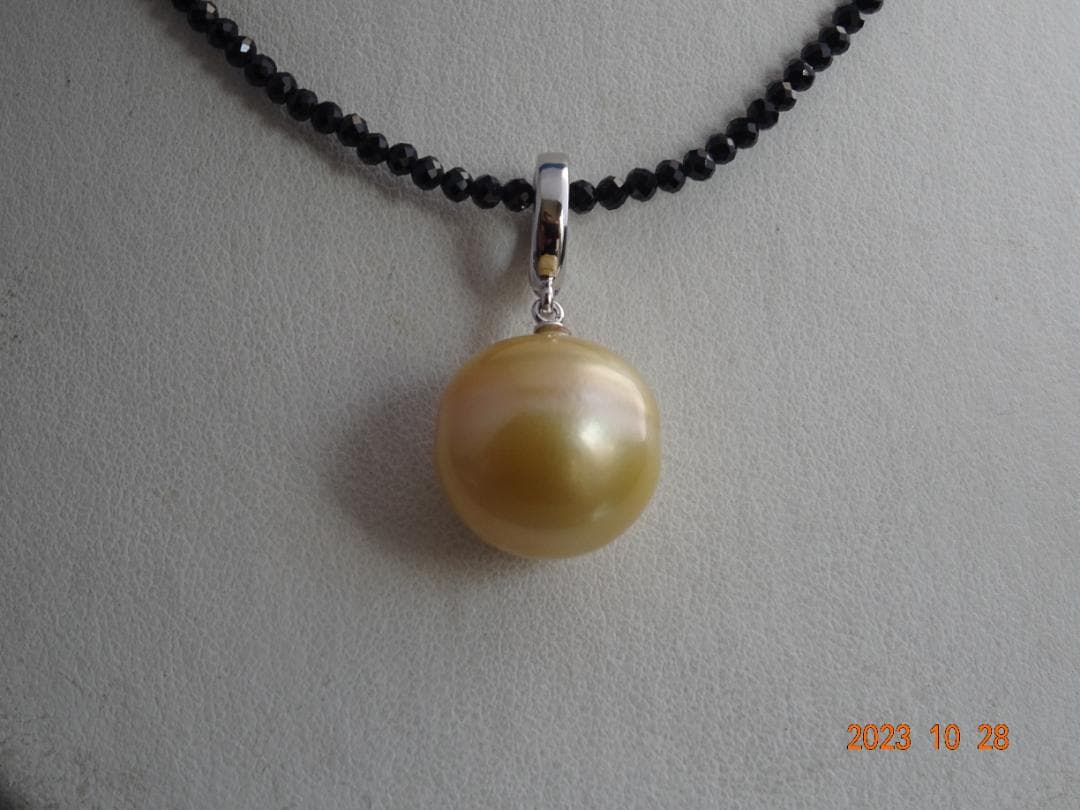 白蝶真珠（約15.2×15.1㎜）SV925ペンダント　スピネルネックレス