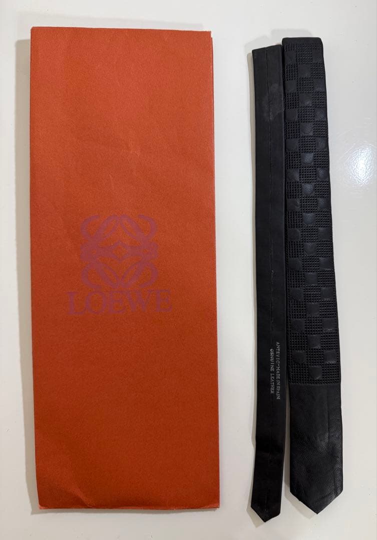 LOEWE (ロエベ) ANTEVIC スペイン製 本革 レザー ネクタイ 黒