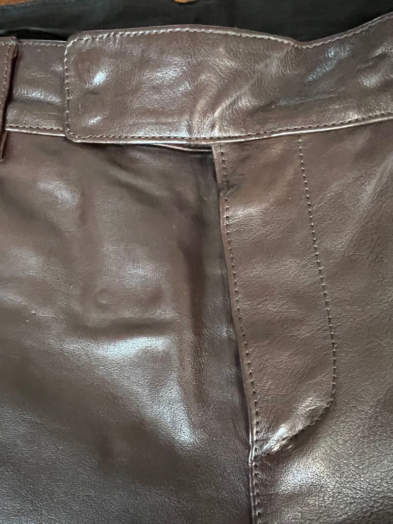 PRADA レザーパンツ