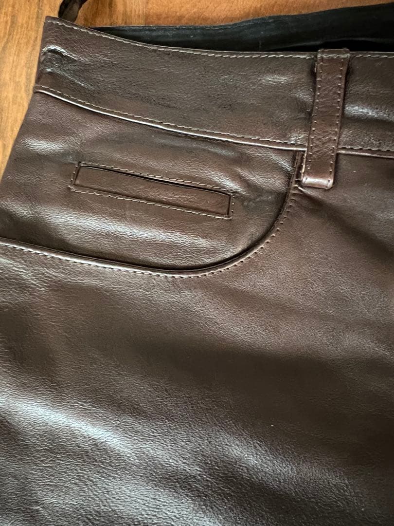 PRADA レザーパンツ