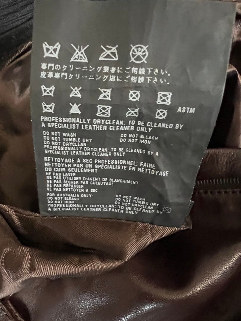 PRADA レザーパンツ