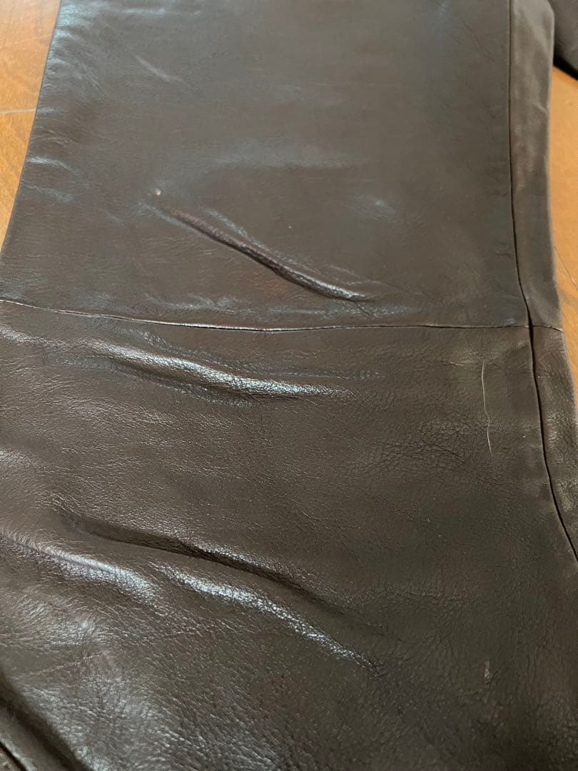 PRADA レザーパンツ